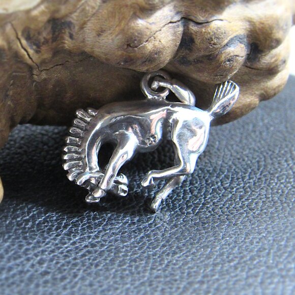 Solid 925 Sterling Silver Bucking Horse Pendant - Wild Stallion Equestrian Charm - Picture 3 of 8
